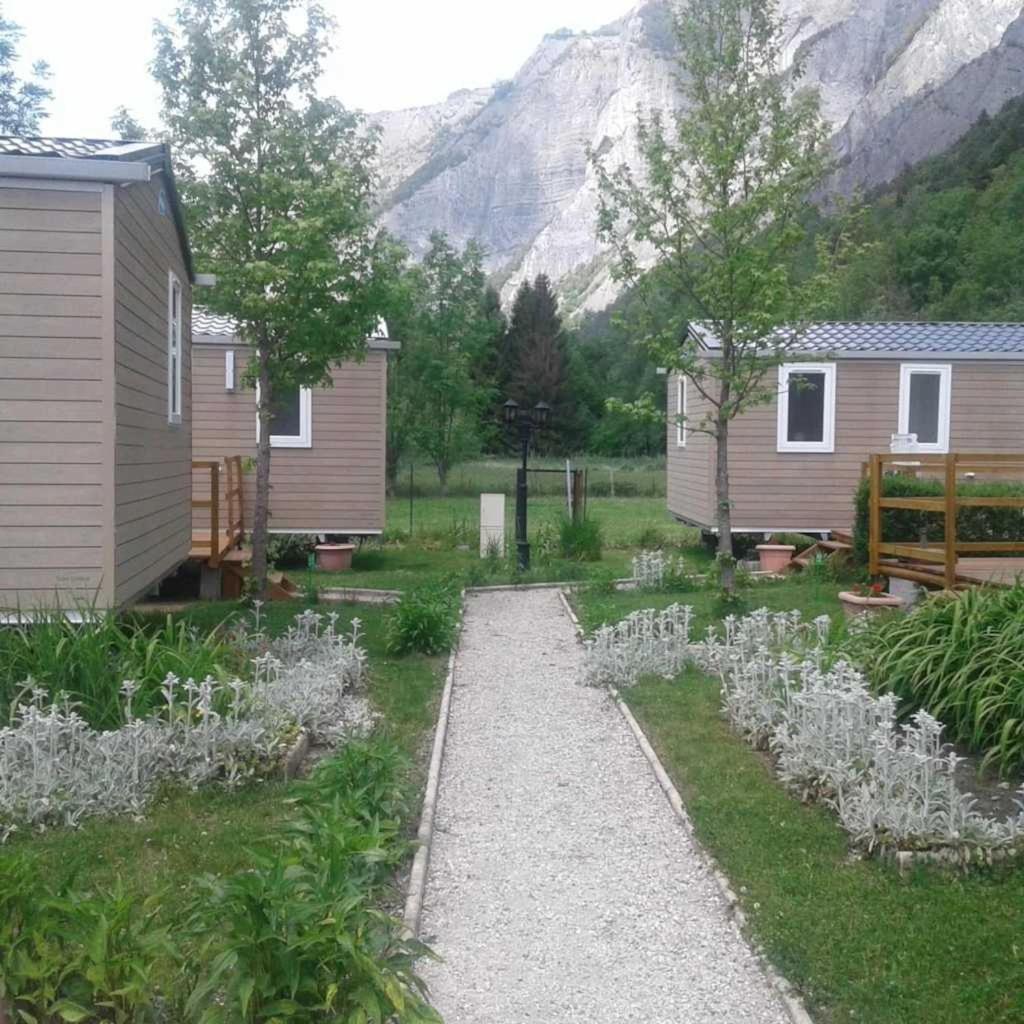 Camping 5 Etoiles - Piscine - Eeceff Le Bourg-dʼOisans Eksteriør billede